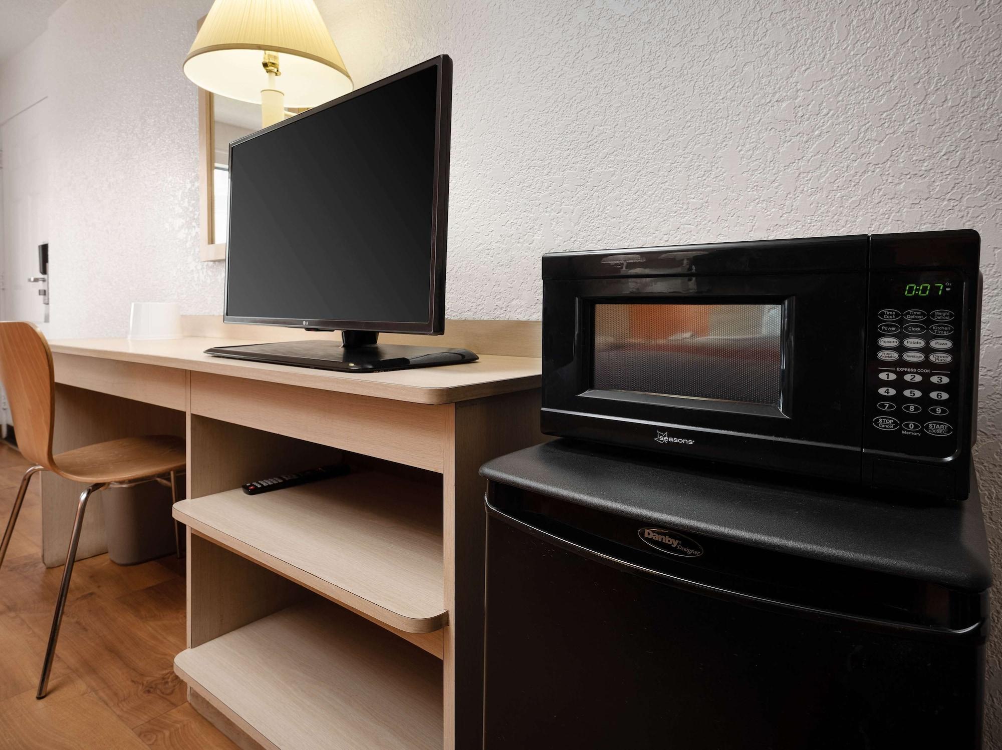 โมเทล 6 บูเอนาพาร์ค - น็อตต์ส เบอร์รี่ฟาร์ม/ดิสนีย์แลนด์ Hotel ภายนอก รูปภาพ