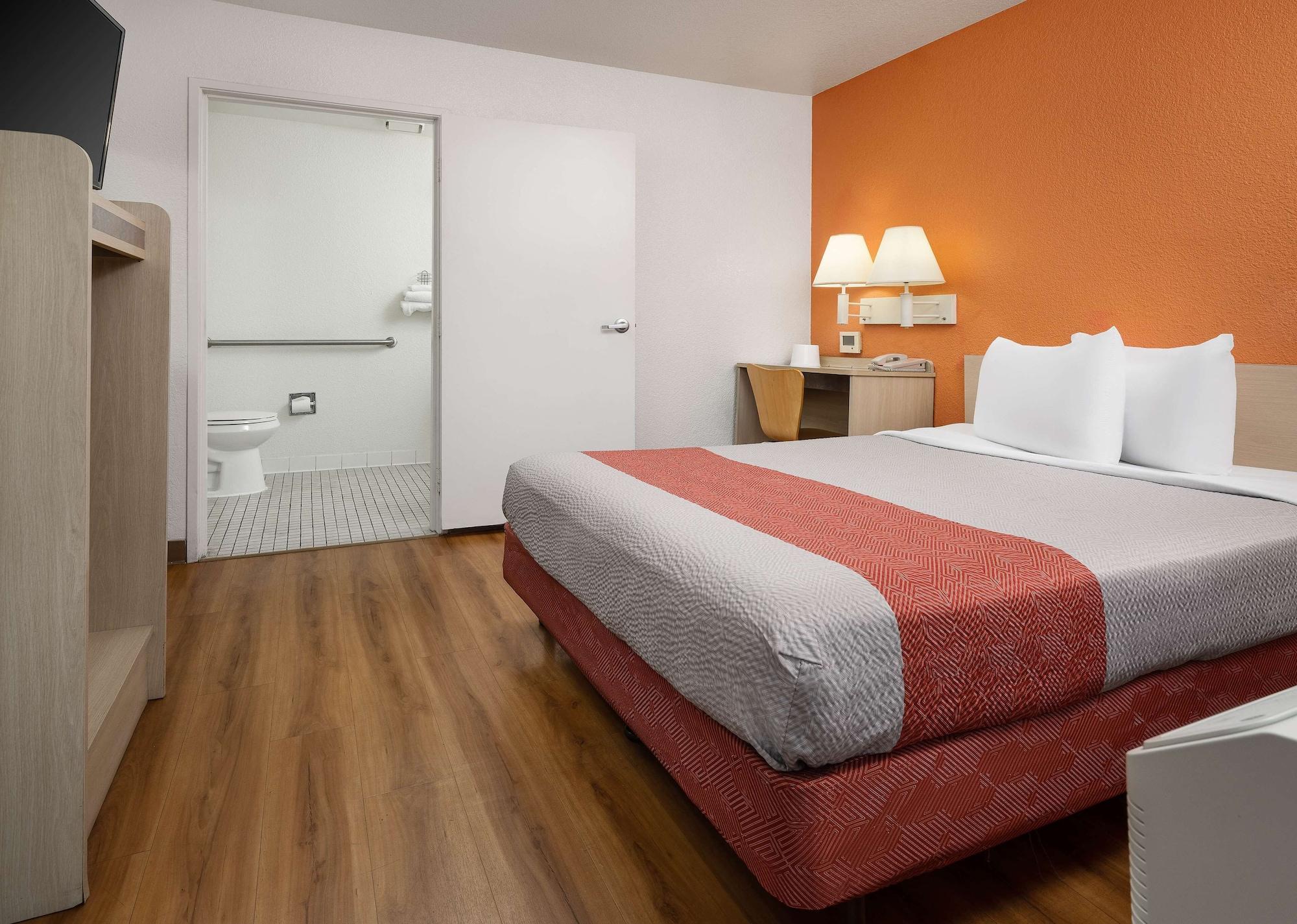 โมเทล 6 บูเอนาพาร์ค - น็อตต์ส เบอร์รี่ฟาร์ม/ดิสนีย์แลนด์ Hotel ภายนอก รูปภาพ