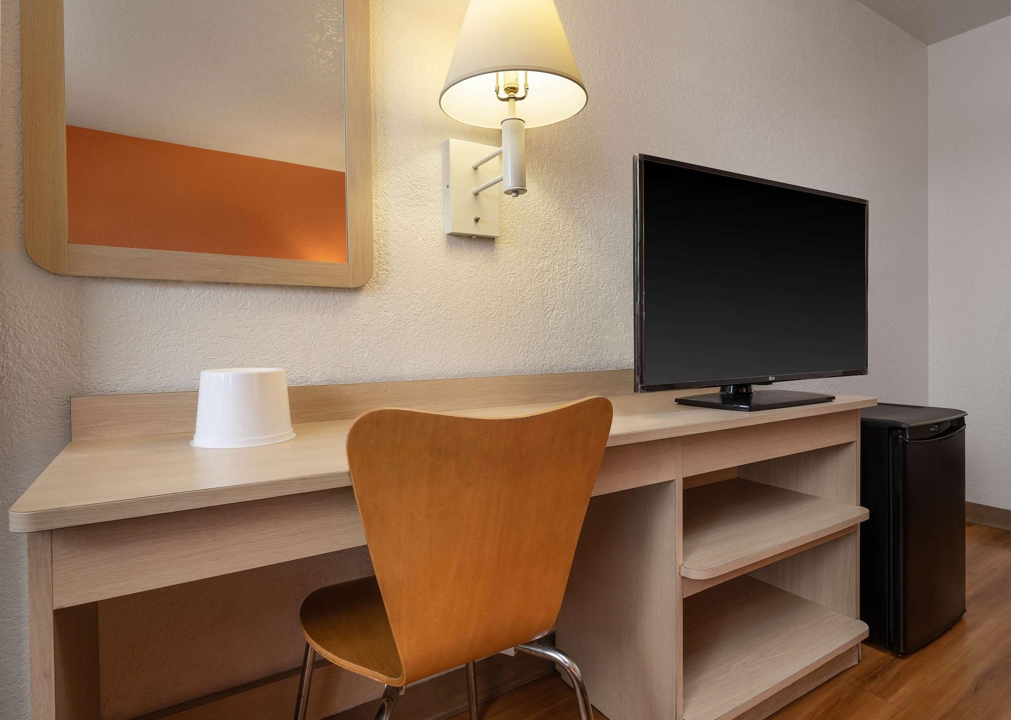 โมเทล 6 บูเอนาพาร์ค - น็อตต์ส เบอร์รี่ฟาร์ม/ดิสนีย์แลนด์ Hotel ภายนอก รูปภาพ