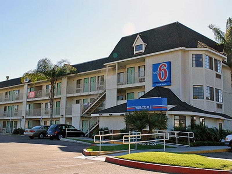 โมเทล 6 บูเอนาพาร์ค - น็อตต์ส เบอร์รี่ฟาร์ม/ดิสนีย์แลนด์ Hotel ภายนอก รูปภาพ