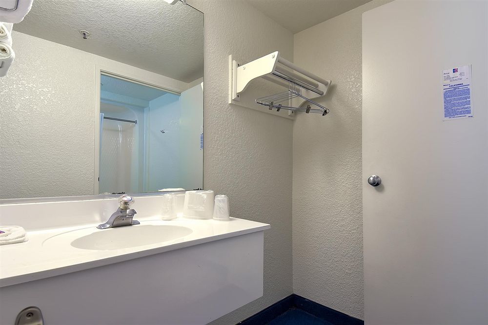 โมเทล 6 บูเอนาพาร์ค - น็อตต์ส เบอร์รี่ฟาร์ม/ดิสนีย์แลนด์ Hotel ภายนอก รูปภาพ